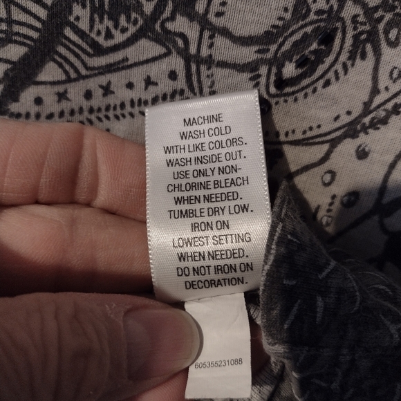 Beaded Paisley Petite cotton tee grays and black - Picture 5 of 11